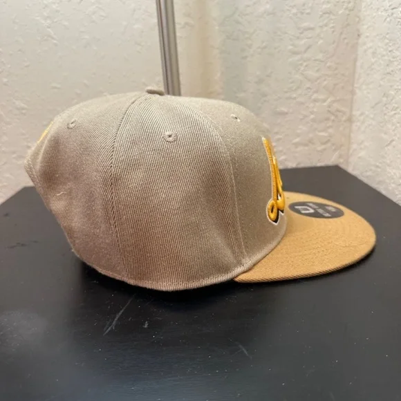 New With Tags Unisex Ultra Game Los Angeles Lakers Snapback Hat - Picture 4 of 9